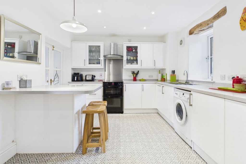 Property photo 3 of 27