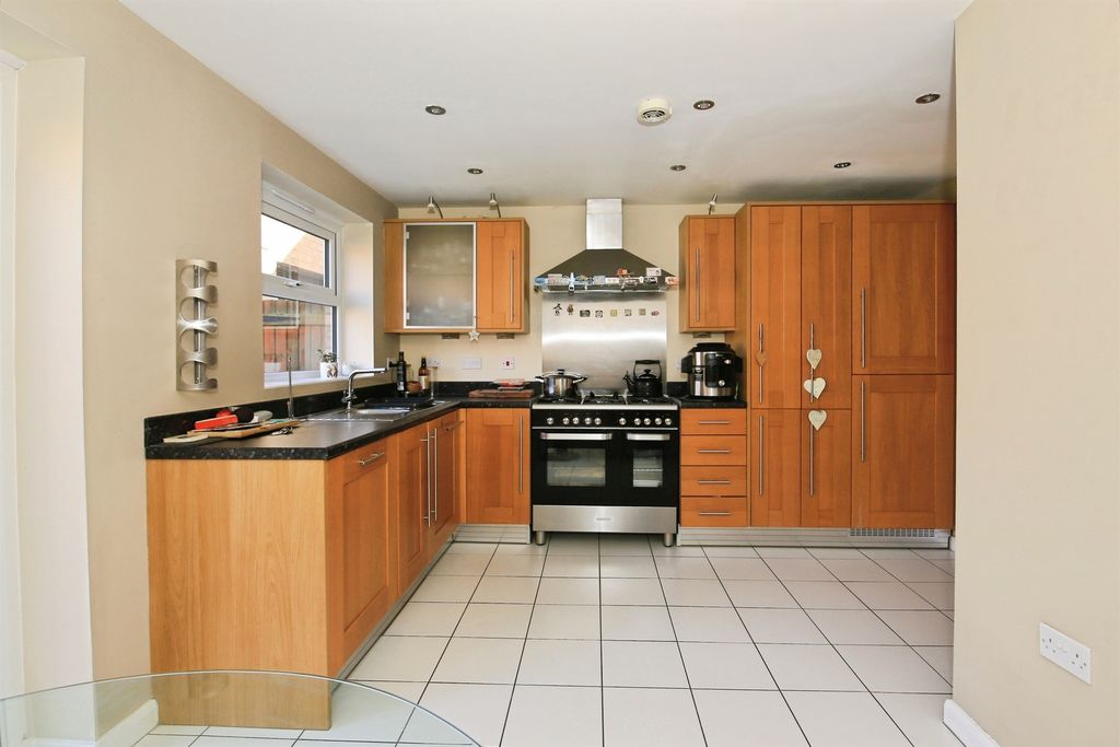 Property photo 3 of 19