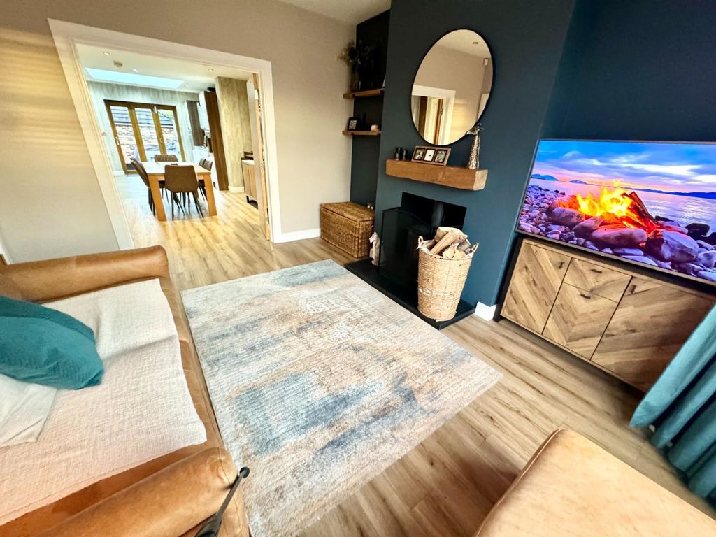 Property photo 3 of 14 Lounge