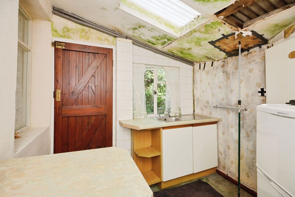 Property photo 3 of 17 Photo