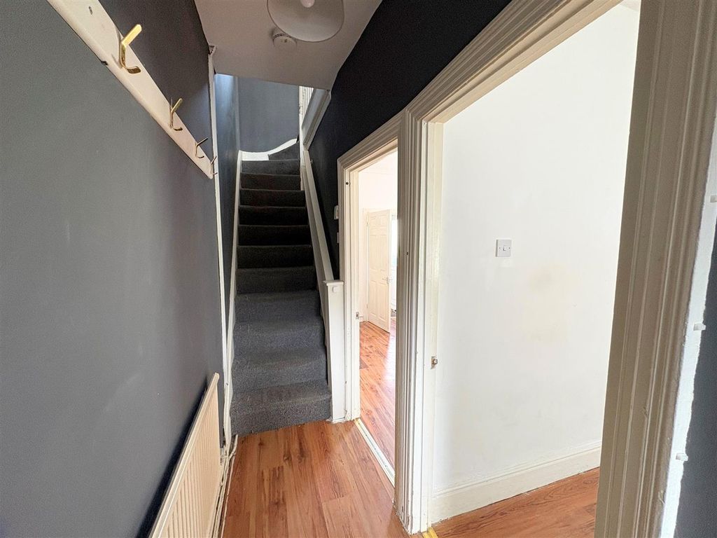 Property photo 3 of 21 Hallway