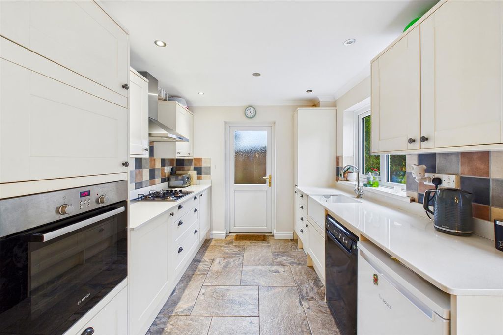 Property photo 2 of 28 Kitchen