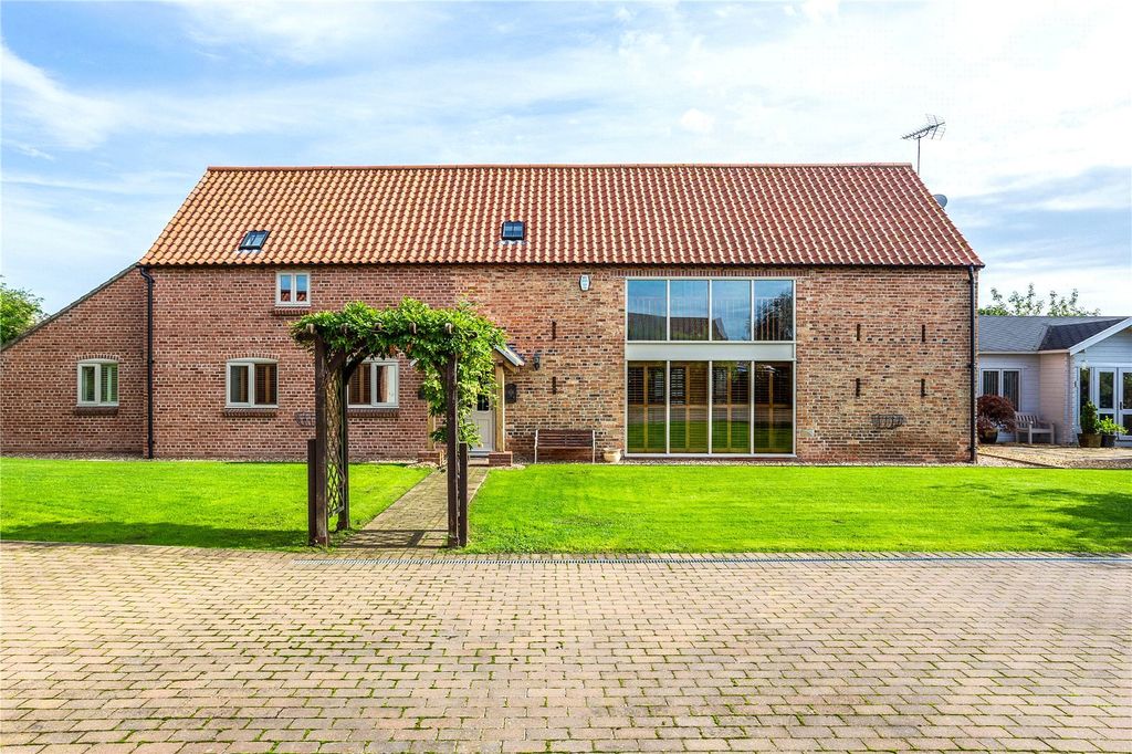 Property photo 2 of 20 Front View