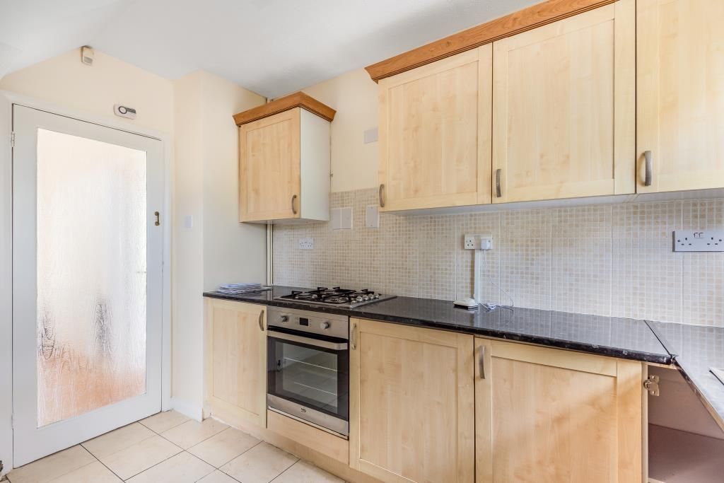 Property photo 3 of 11 Kitchen