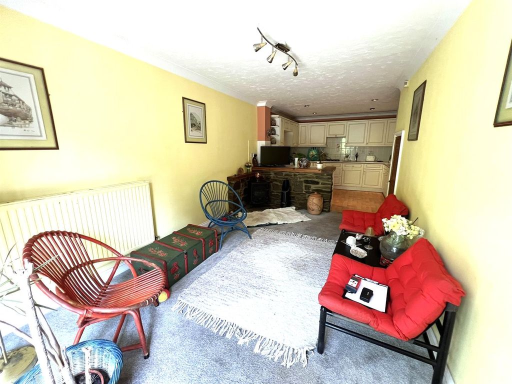 4 bed detached house for saleCullimore View, Cinderford GL14 photo 4