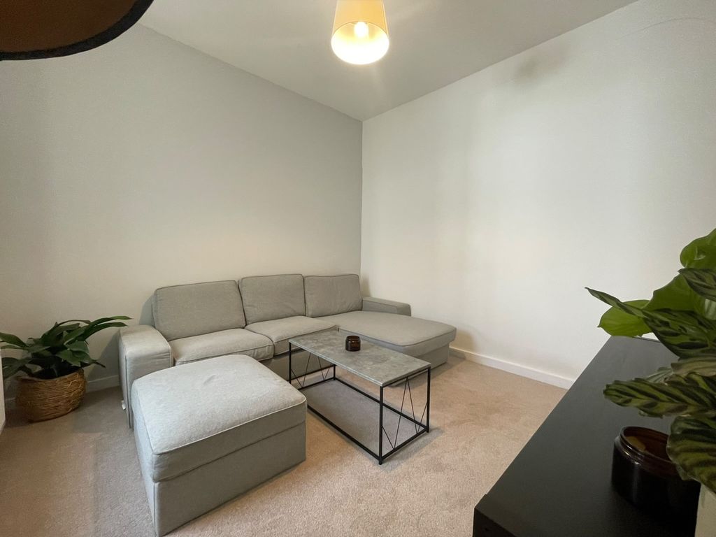Property photo 1 of 12 42513c91-58F3-4F80-B714-3Fa7Dd5B4Eef