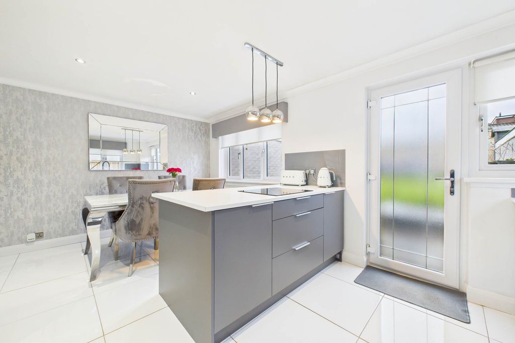 Property photo 3 of 26