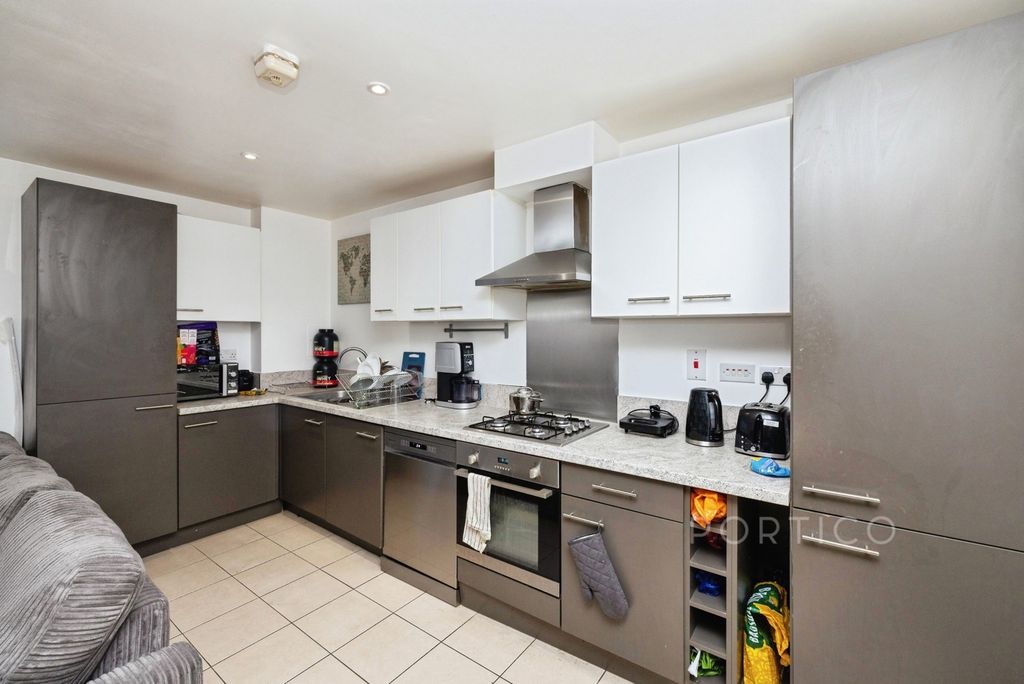 Property photo 3 of 8 Pbox-Img.Jpg