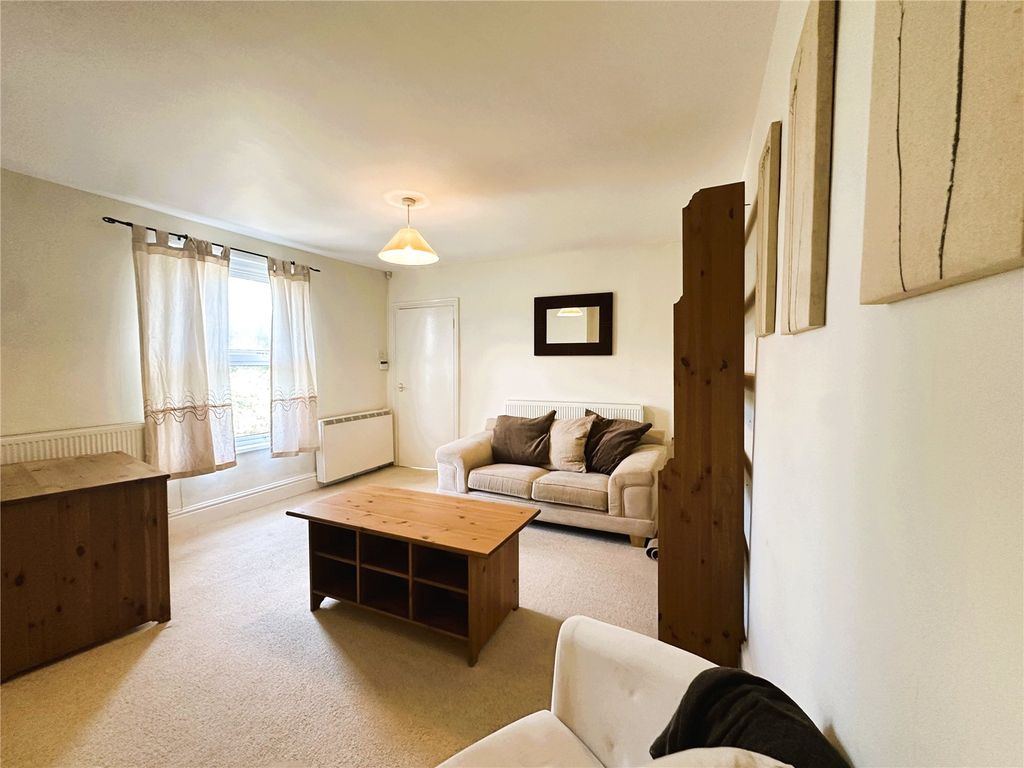 Property photo 2 of 11 Picture No. 18