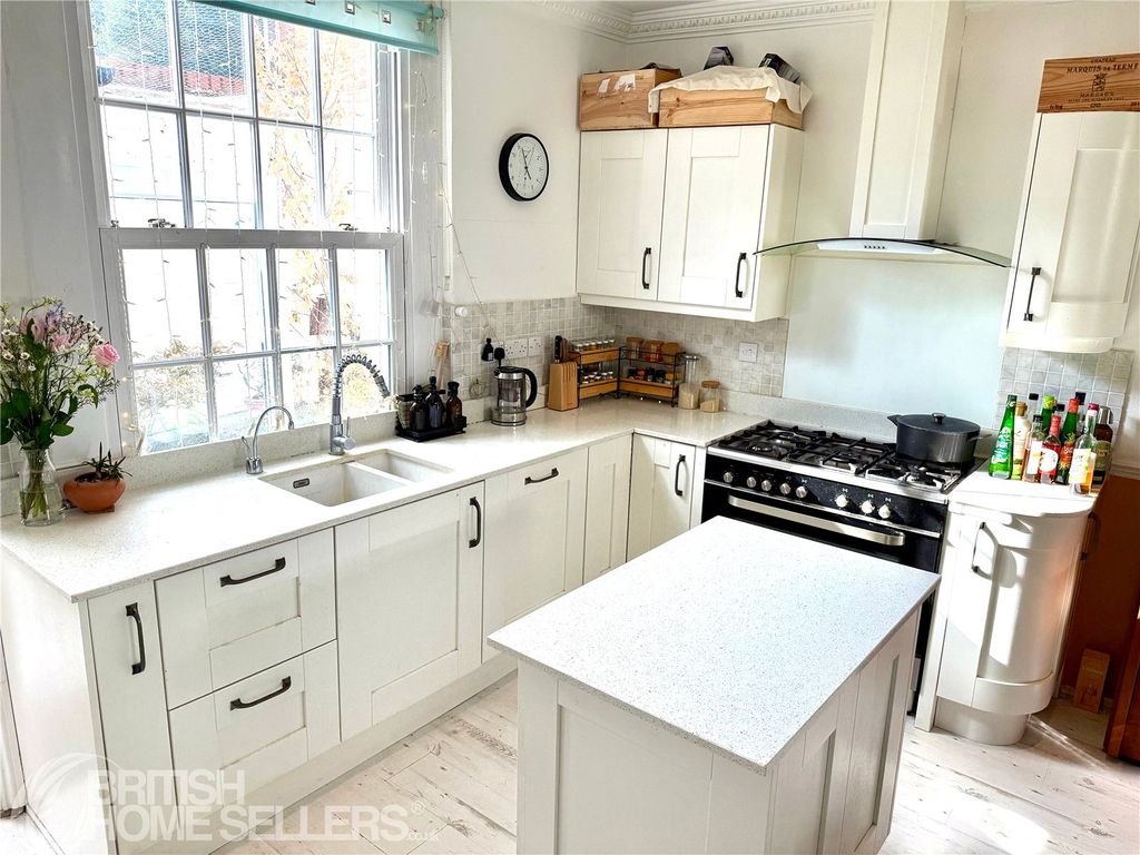 Property photo 2 of 12 Picture No. 03