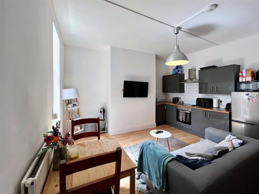 Property photo 2 of 5 Nhsvs0Ztekwqrsxrai17Ma.Jpg