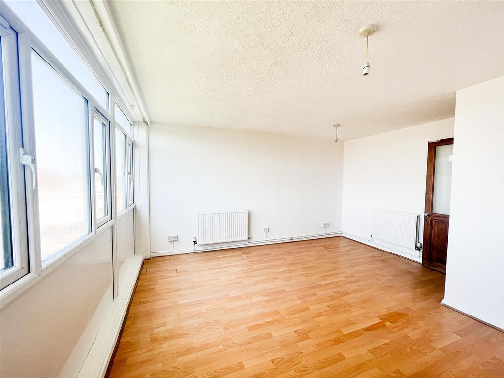 Property photo 3 of 9 Lopunge