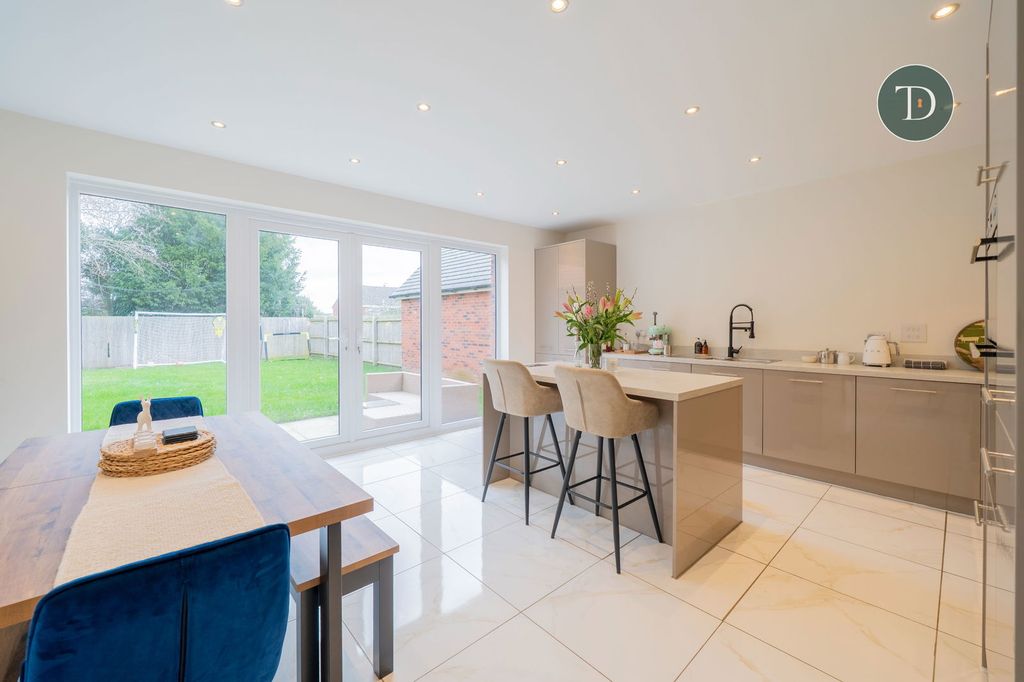 Property photo 2 of 28