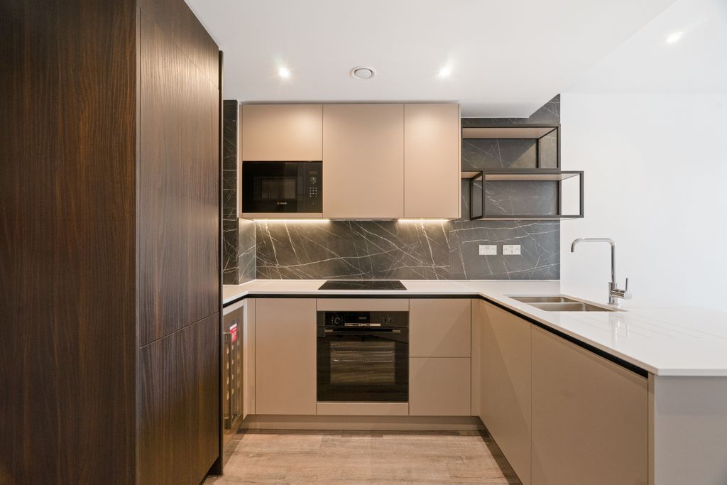 Property photo 2 of 31