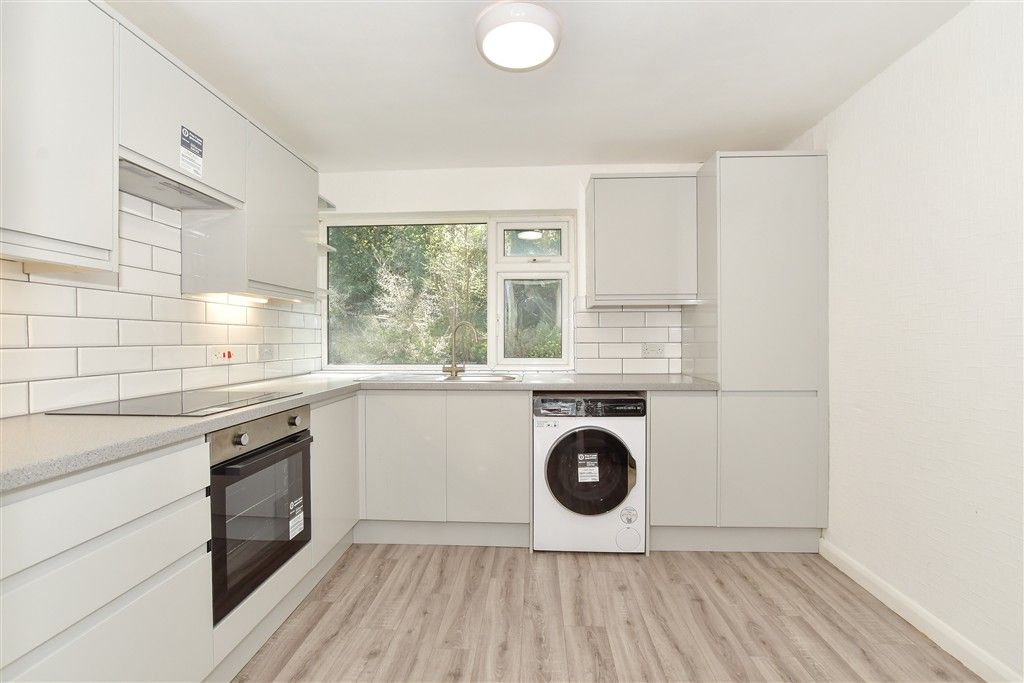 Property photo 2 of 11 Kitchen