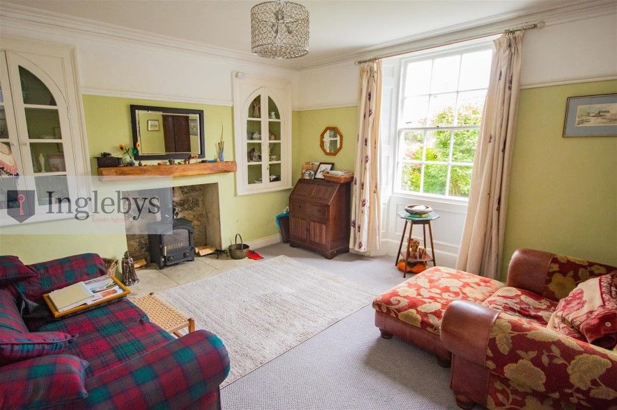 Property photo 2 of 35
