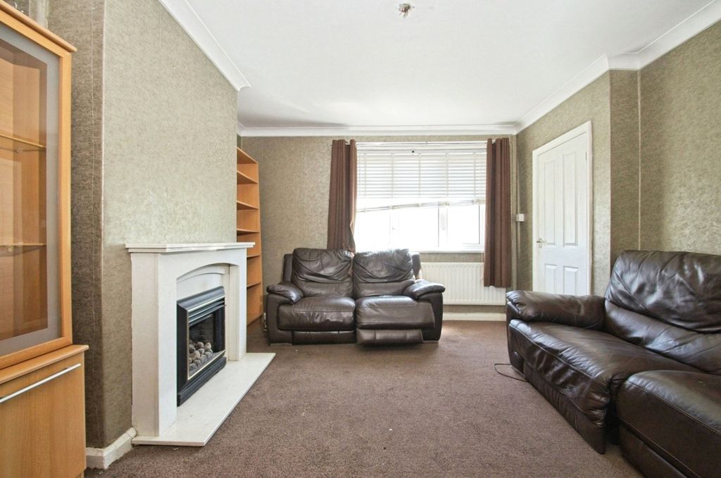 Property photo 2 of 17 Photo