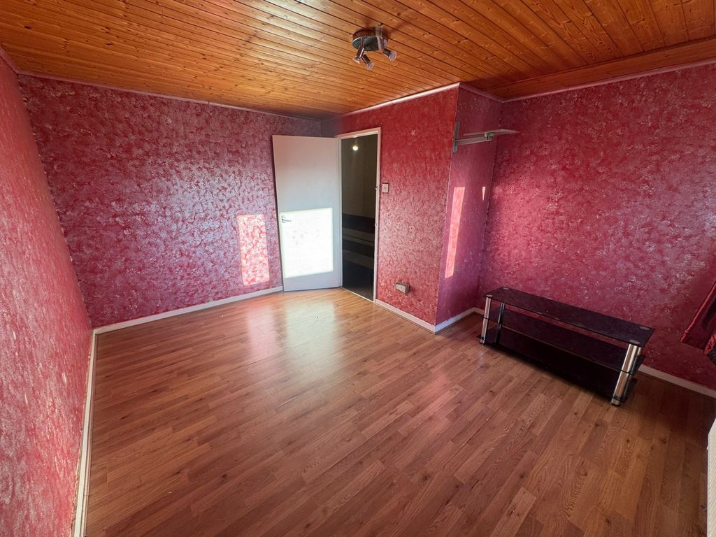 Property photo 3 of 8 Gallery