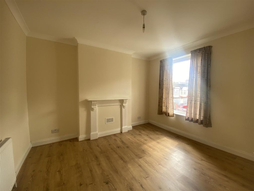 Property photo 2 of 6 Bedroom 1
