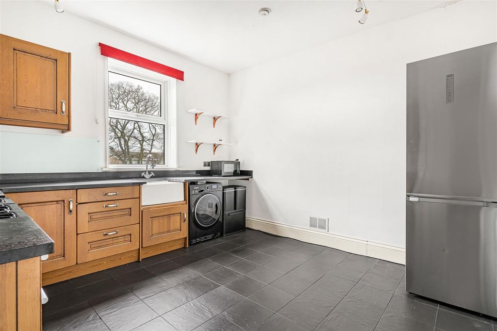 Property photo 3 of 10 4_69669.Jpg