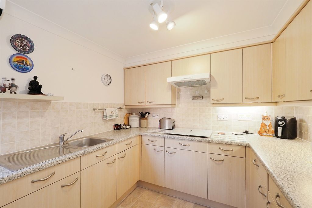 Property photo 3 of 12