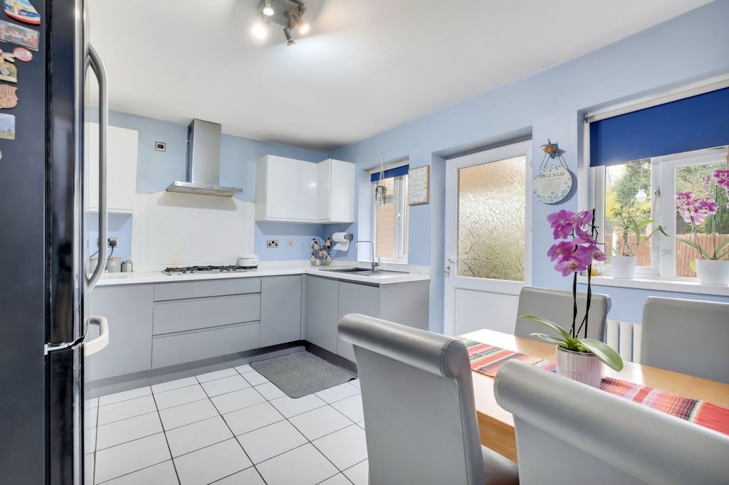 Property photo 3 of 23