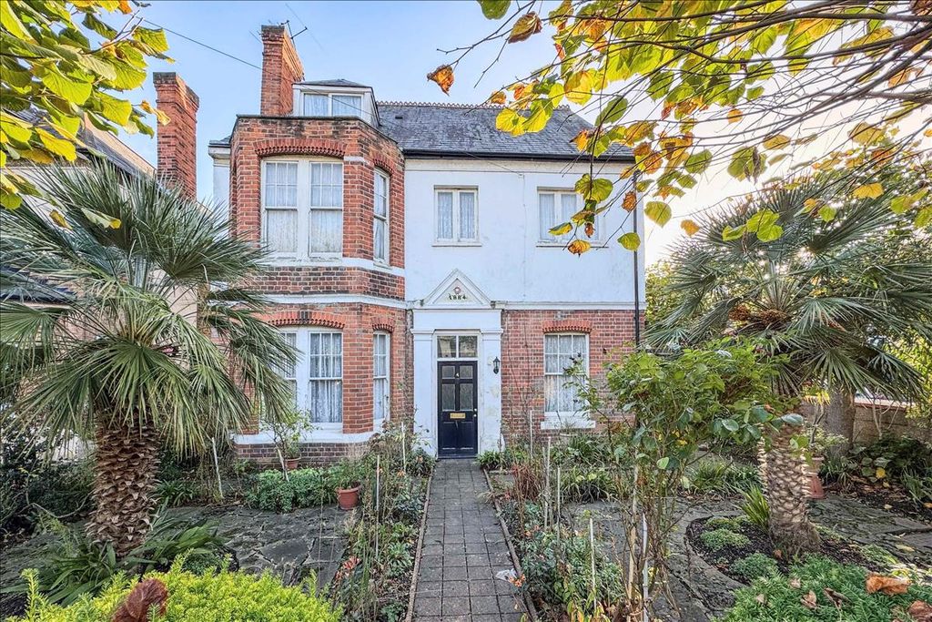 Property photo 1 of 28