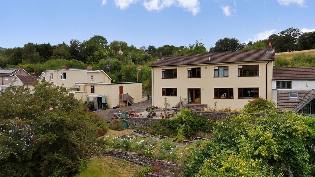 Property photo 1 of 45