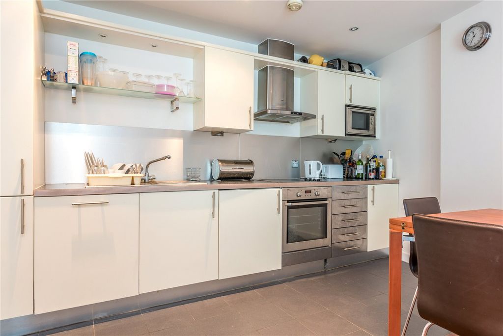 Property photo 2 of 9 Kitchen