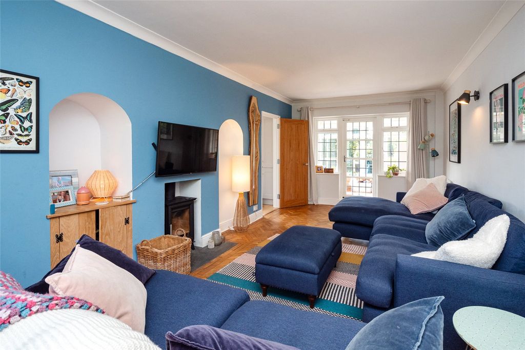 Property photo 2 of 12 Picture No. 27