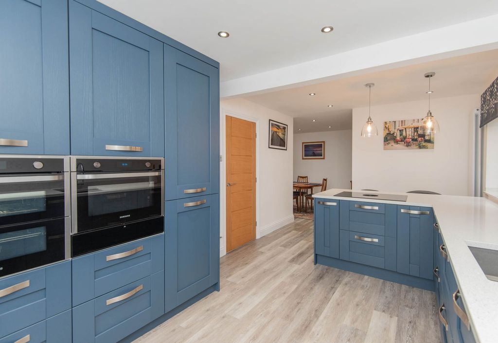 Property photo 2 of 32