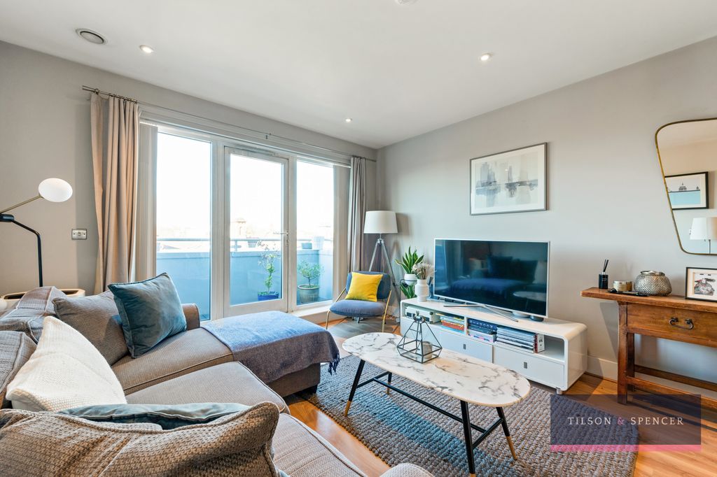 Property photo 3 of 15 181120258_Tils_Apartment 21 River Heights 636-638