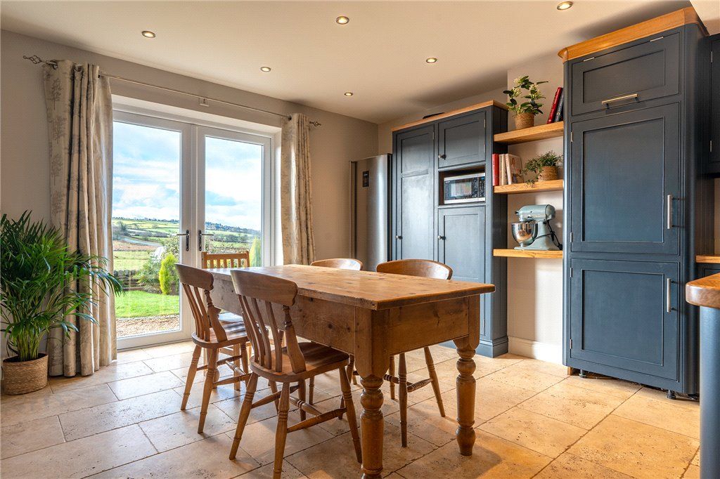 Property photo 3 of 18 Dining Area