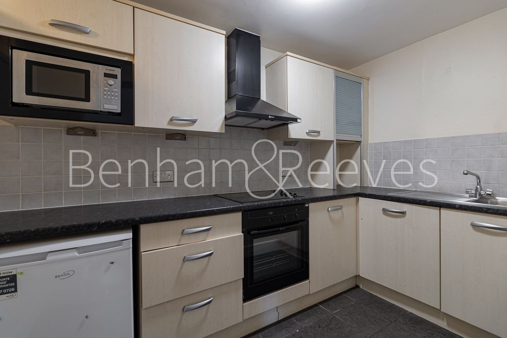 Property photo 2 of 21