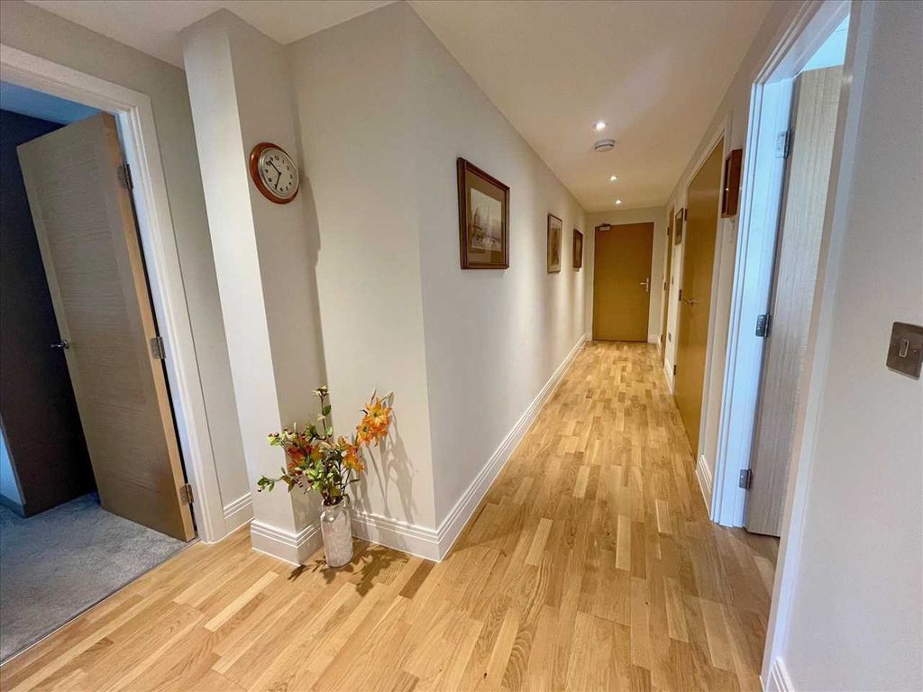 Property photo 3 of 11 Main Entrance