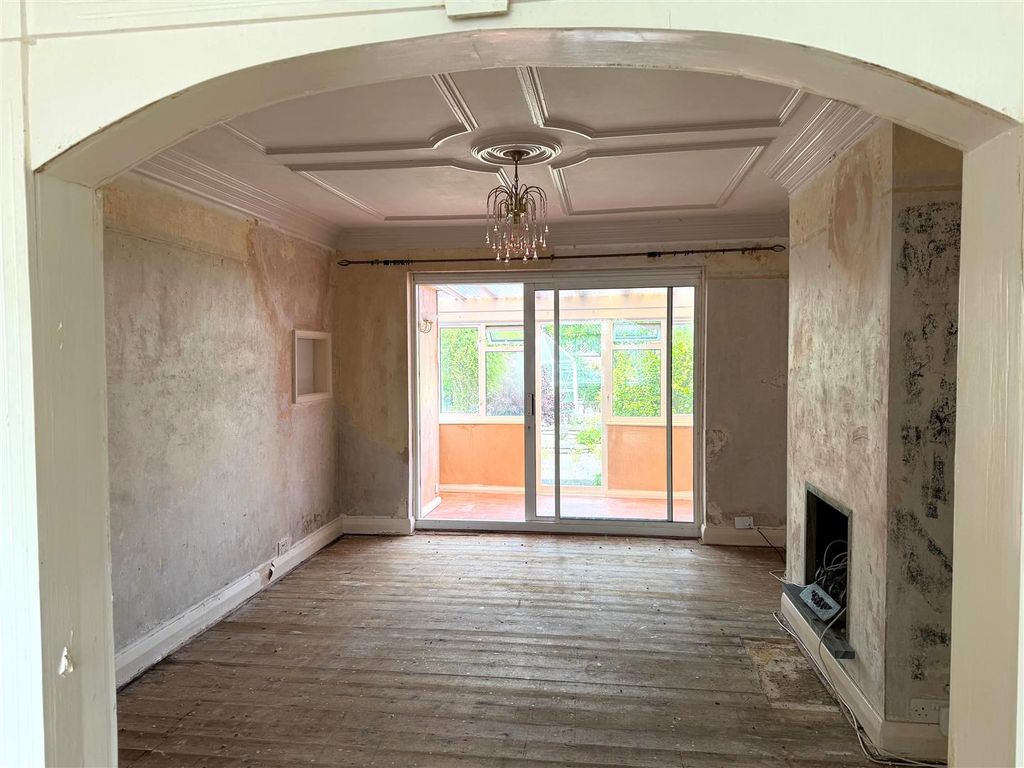 Property photo 3 of 10 Sherborne Way - Diner.Jpg