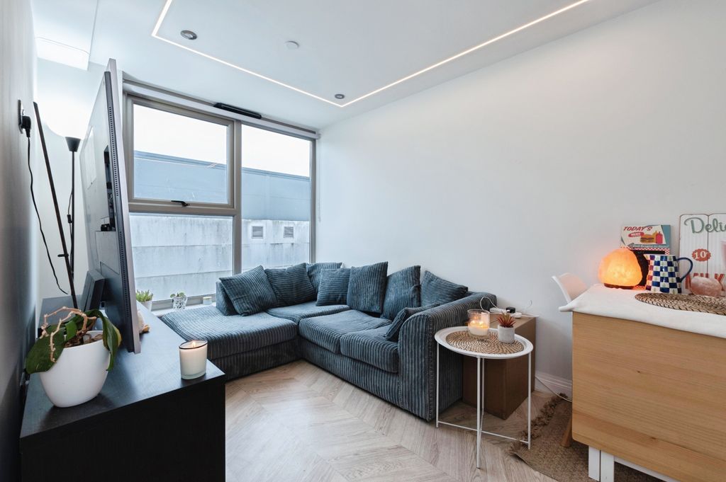 Property photo 2 of 11