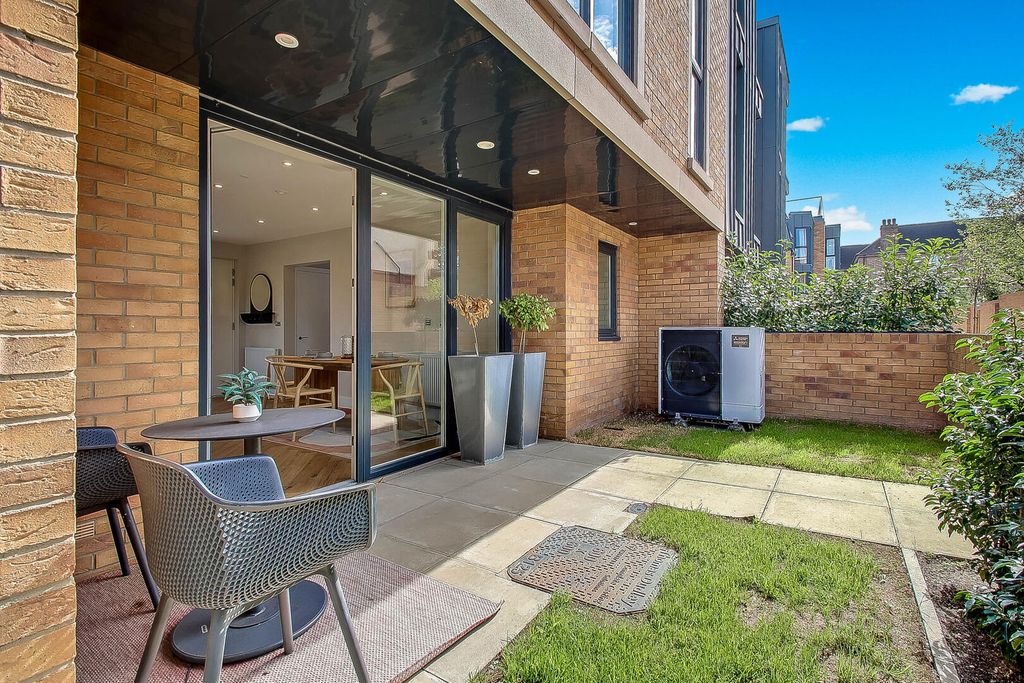 Property photo 2 of 21 Terrace / Patio
