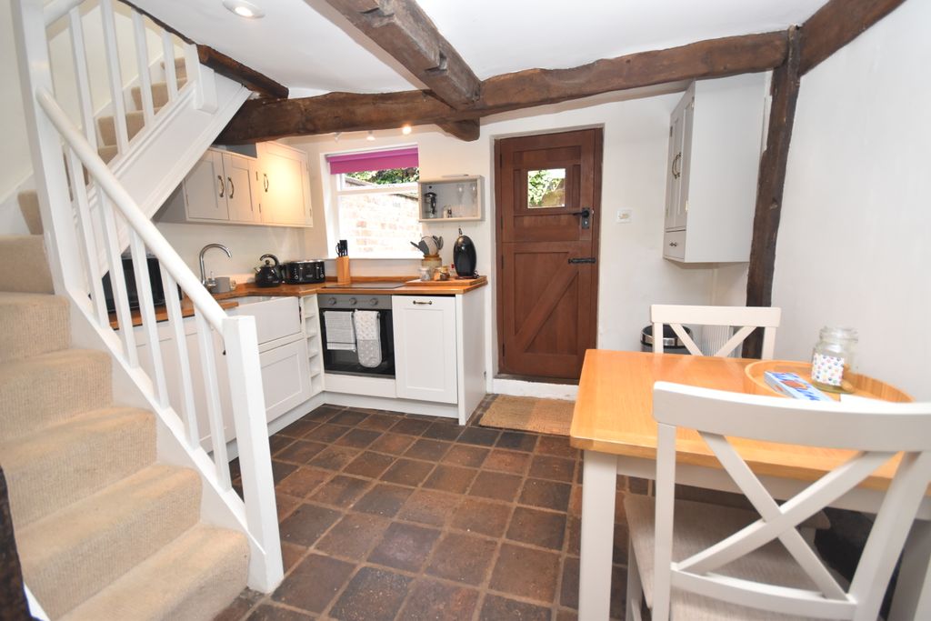 Property photo 3 of 13 Kitchen