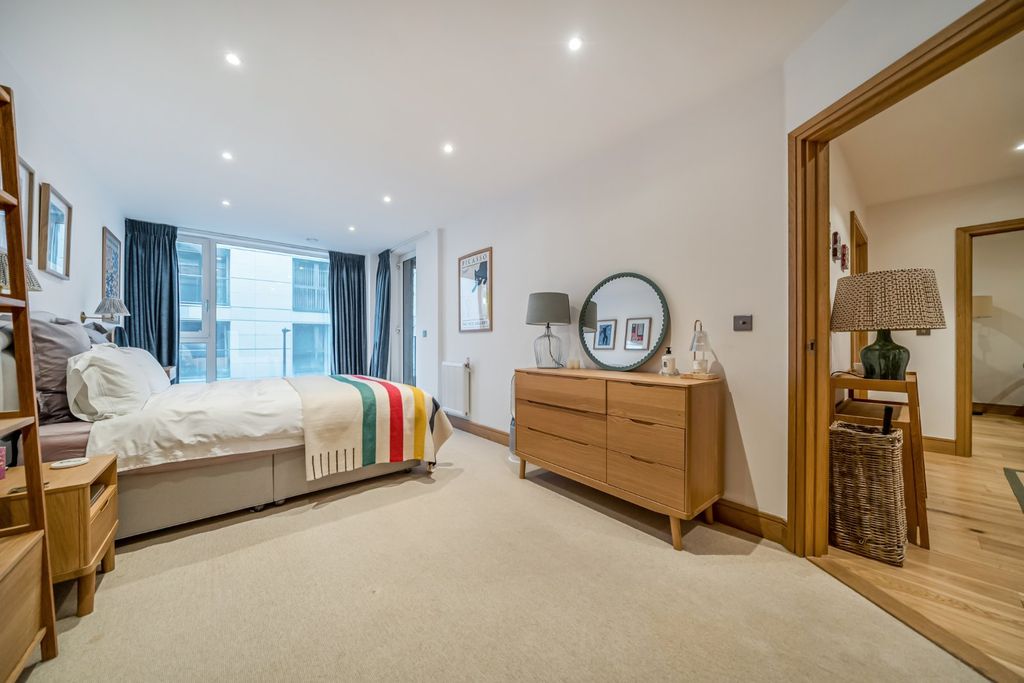 Property photo 2 of 16 Picture No. 11