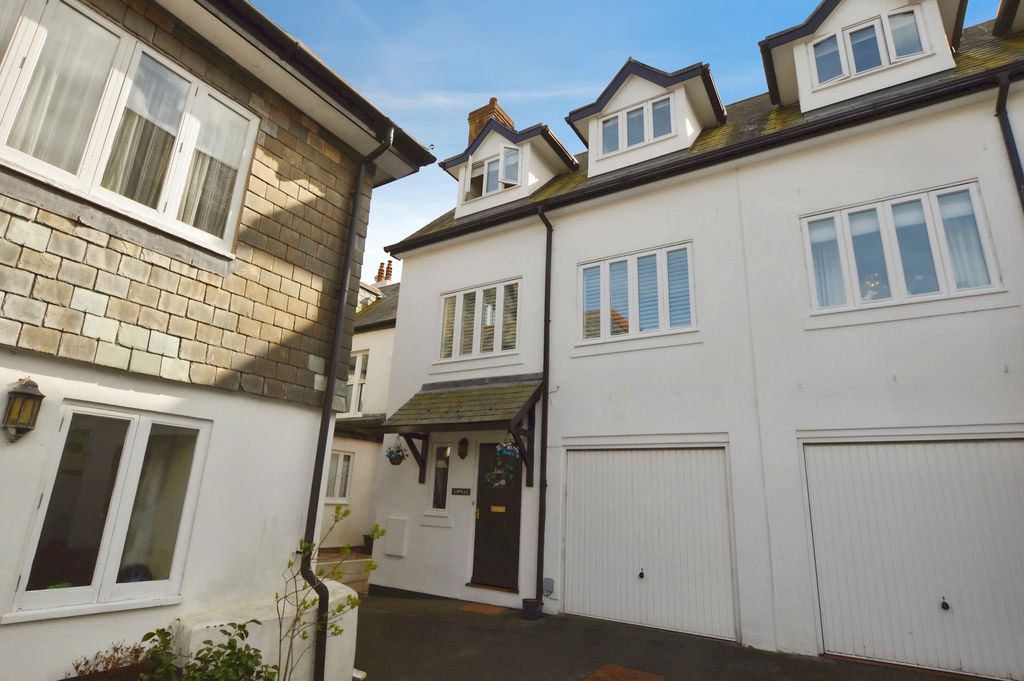 Property photo 1 of 21 Front