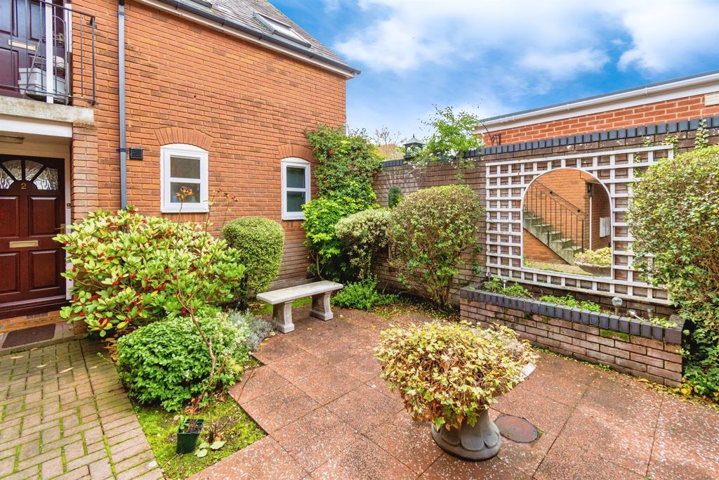 Property photo 2 of 9