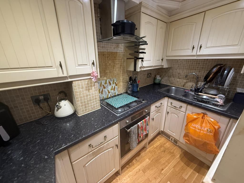 Property photo 3 of 8 Kitchen