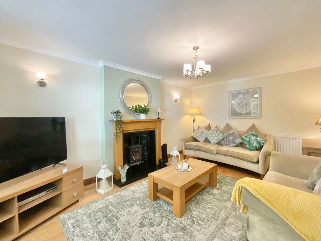 Property photo 2 of 27