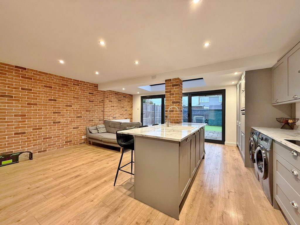 Property photo 2 of 23