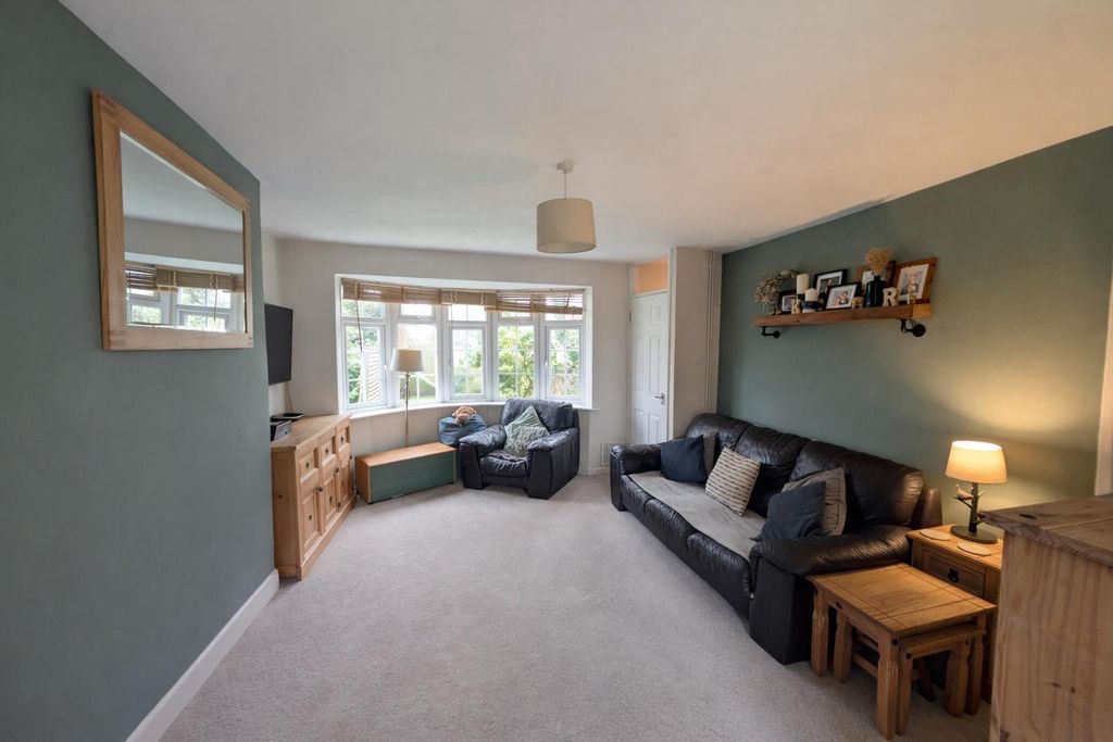 Property photo 3 of 14 8 Warburton Close - Lounge 2.Png