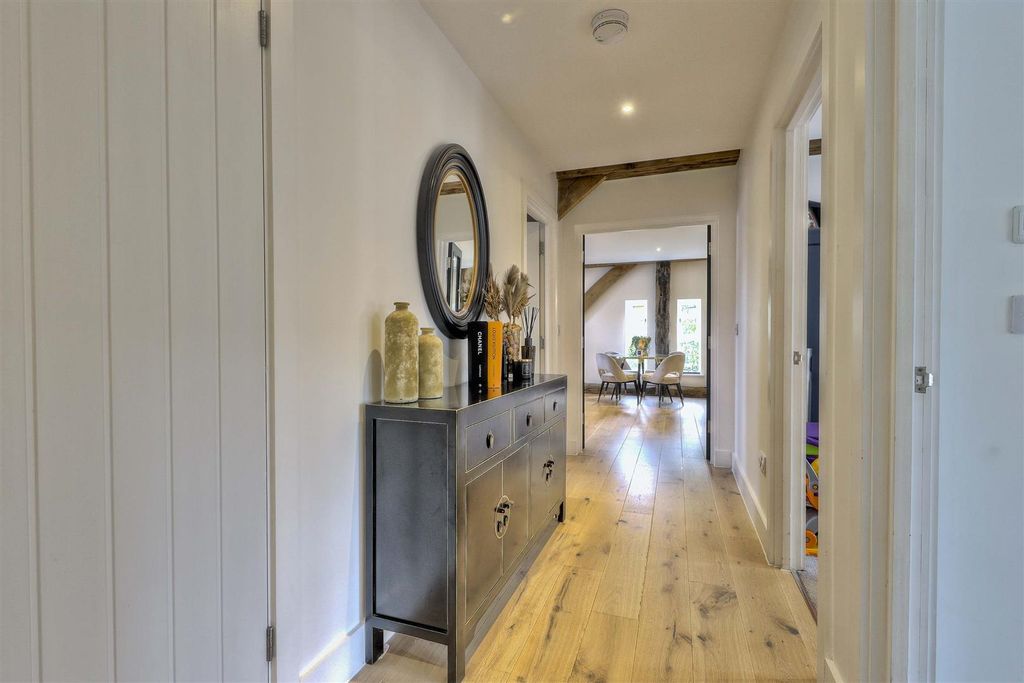 Property photo 3 of 17 Hallway