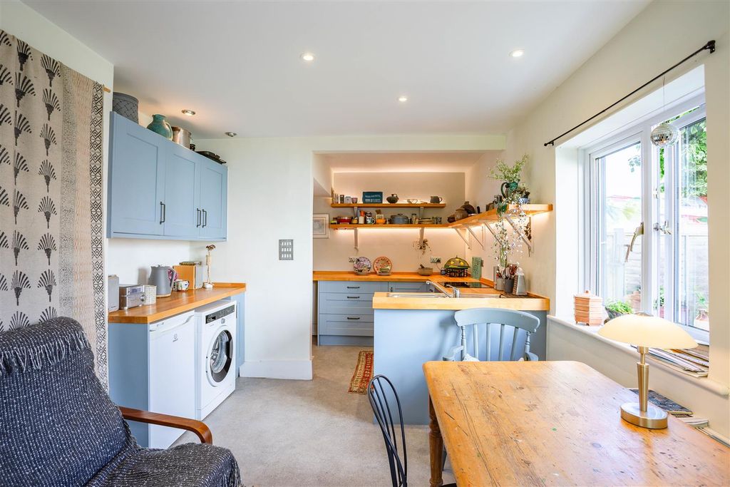 Property photo 3 of 25 Kitchen Diner3.Jpg