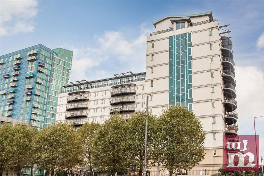 Property photo 1 of 12 Central House