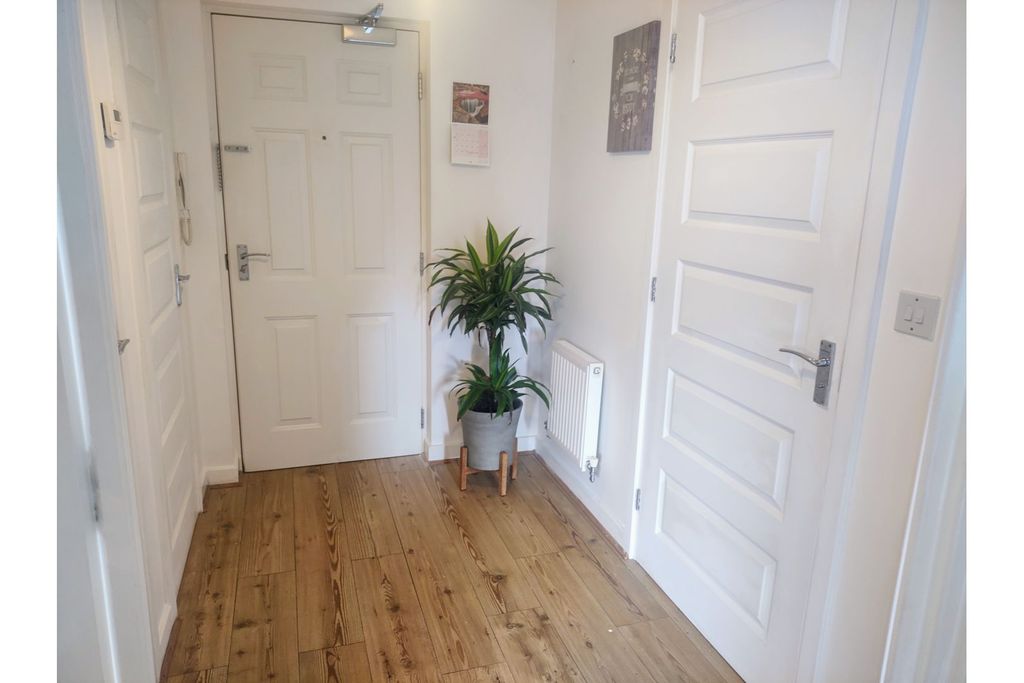 Property photo 3 of 5 Hall